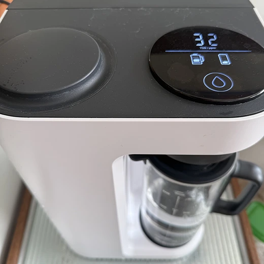 Bluevua Lite RO water filter displaying 32 TDS/PPM on digital display on machine